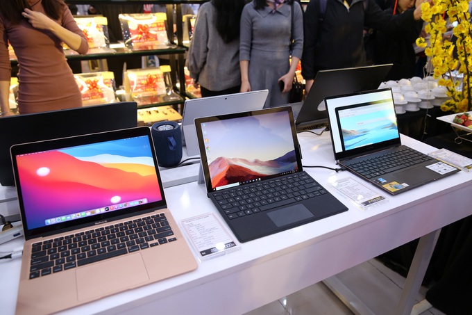 Nhiều mẫu laptop đồng loạt giảm giá mùa tựu trường