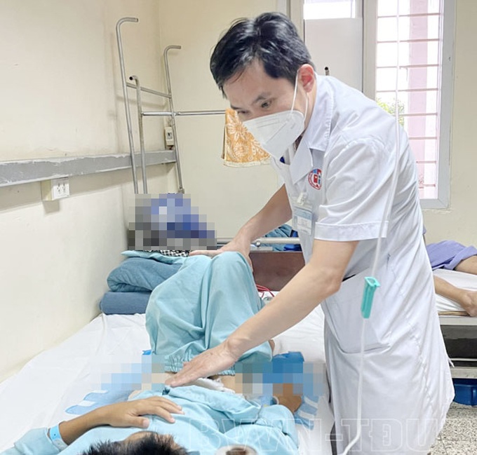 Bé trai thủng trực tràng, vỡ xương vì trò đùa rất hay gặp ở trường học