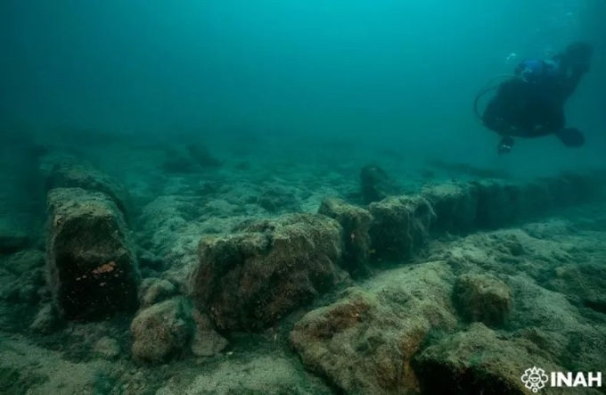 Thành phố ma dưới nước sau nghìn năm mất tích nằm giữa miệng núi lửa