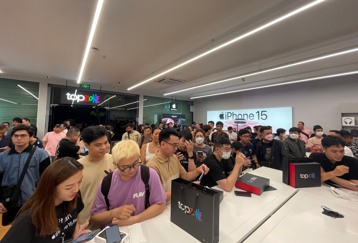 Khách mua iPhone 15 trên Apple Store Việt Nam đã nhận được hàng