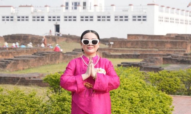Á hậu Nguyễn Thái Ngân chiêm bái “Tứ Động Tâm” tại Ấn Độ