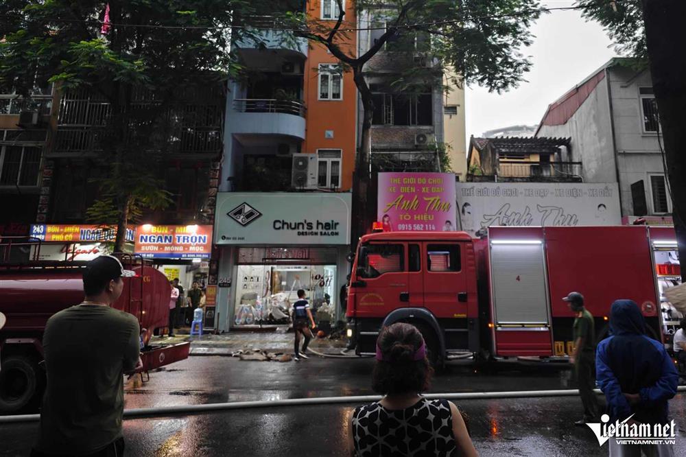 Cháy nhà ở kết hợp kinh doanh đồ chơi xe điện ở Hà Nội lúc rạng sáng